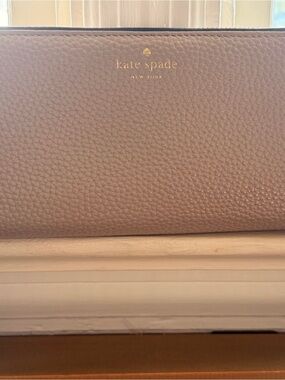 kate spade Pebbled Leather Wallet in Taupe Gray with Gold Logo & Black Tassel